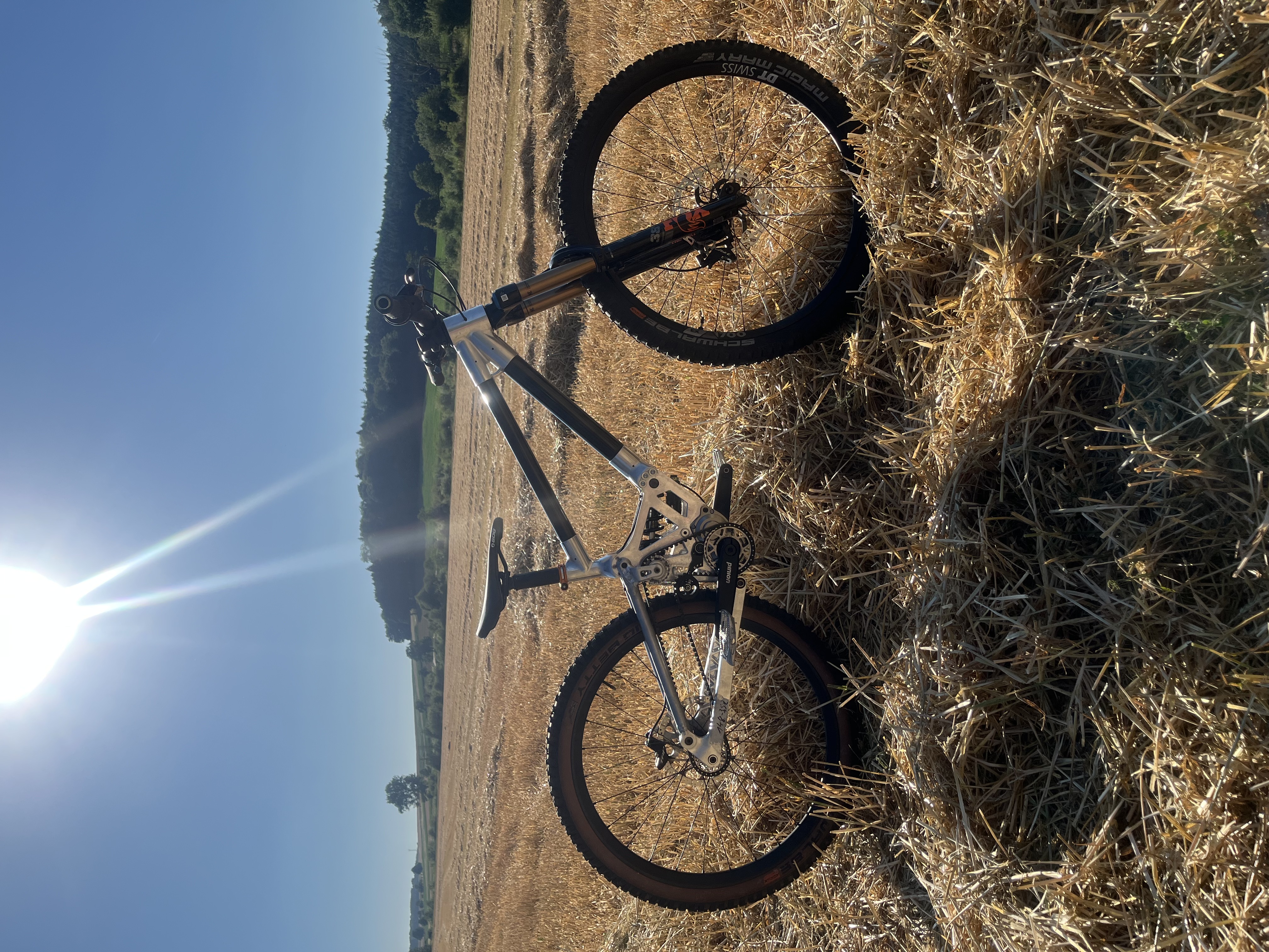 STIK MKIII Mountainbike im Feld